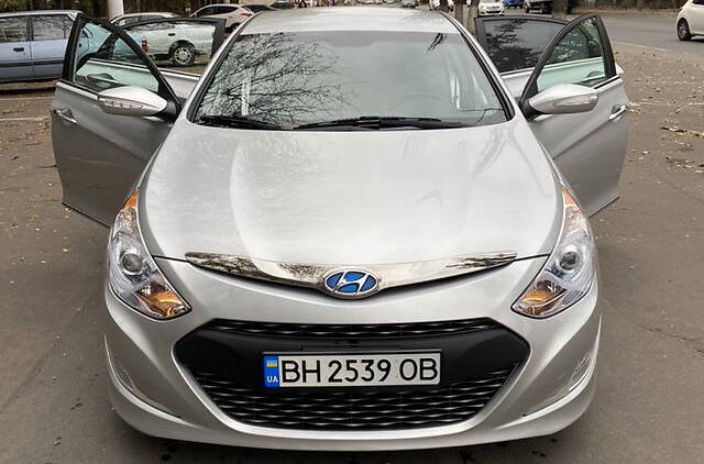Hyundai Sonata hybrid 2012