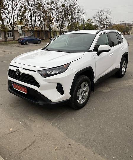 Toyota RAV4 LE 2019