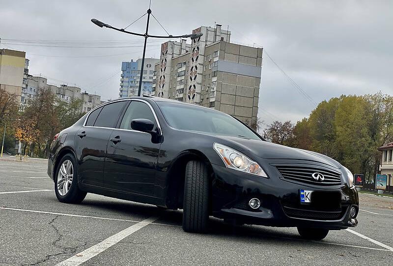 Infiniti G25 2011