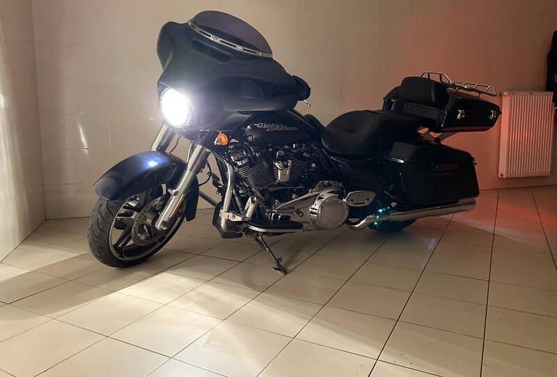 Harley-Davidson FLHX 2019 1700 бензин