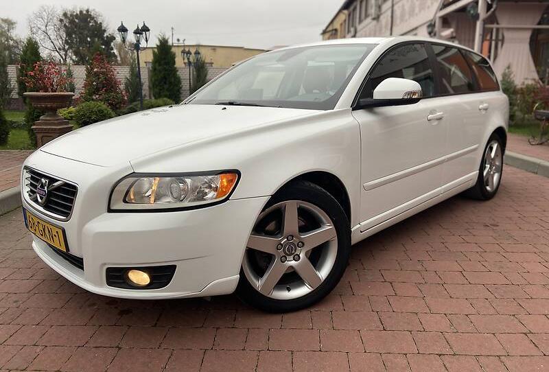 Volvo V50 R DESIGN INDIVIDUAL 2011