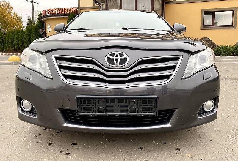 Toyota Camry OFFICIAL 2010