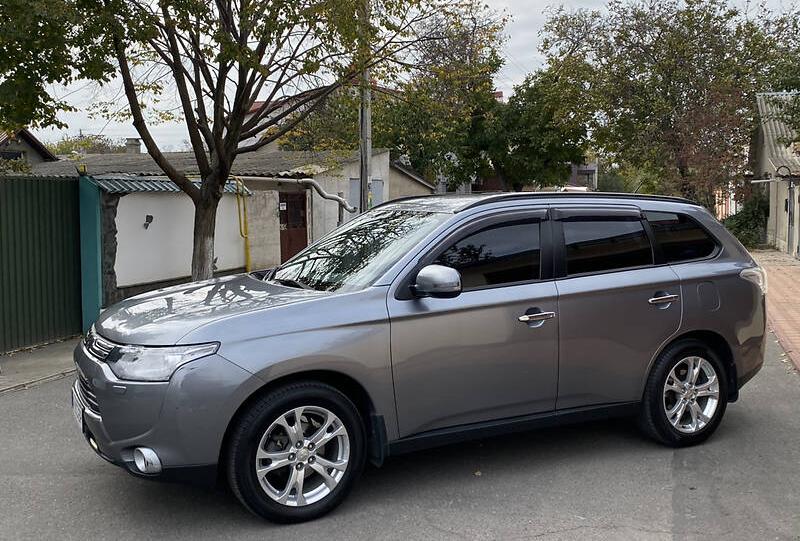 Mitsubishi Outlander 2012
