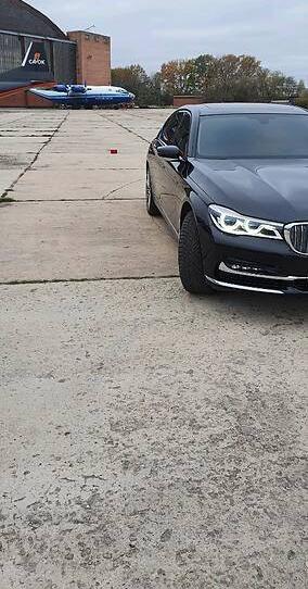 BMW 750 G12 2016
