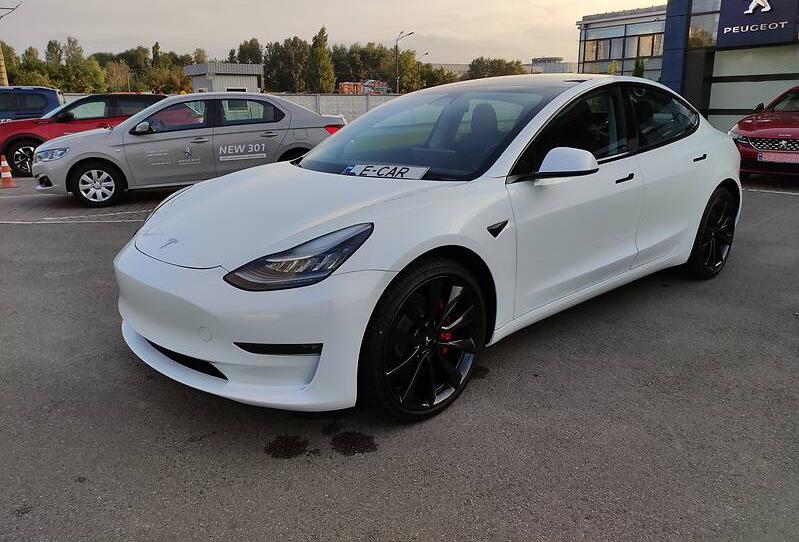 Tesla Model 3 PERFORMANCE 2019