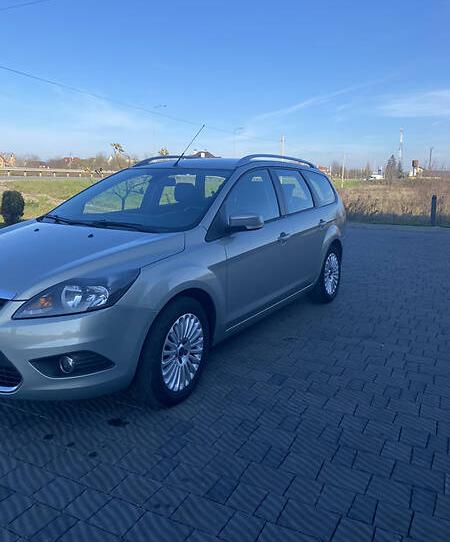 Ford Focus Titanium   2010