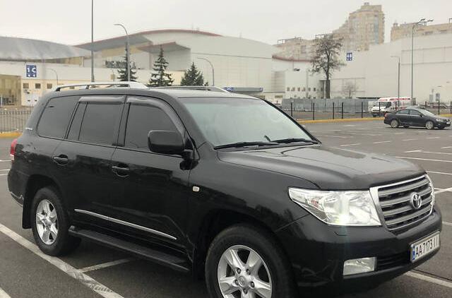 Toyota Land Cruiser 200 2011