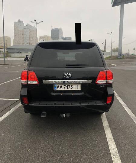 Toyota Land Cruiser 200 2011