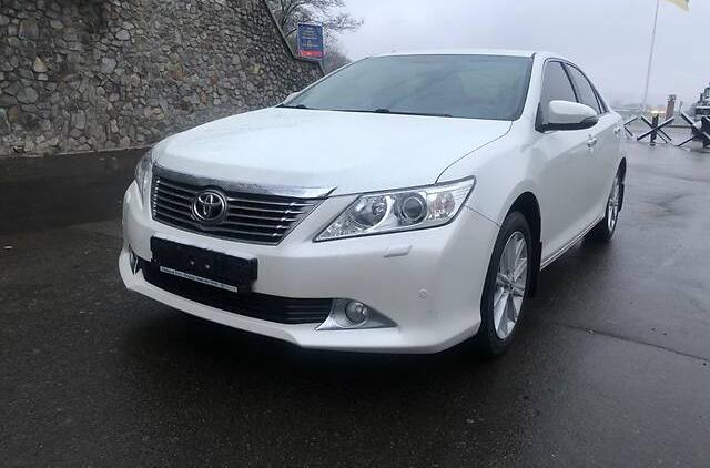 Toyota Camry Lux 2012