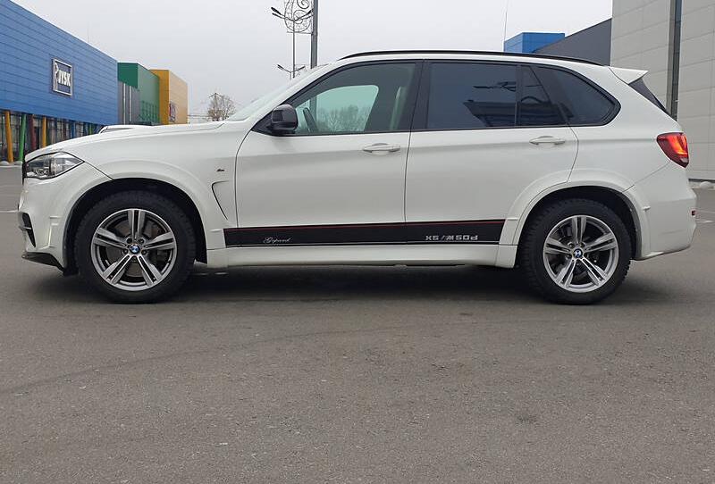 BMW X5 M50D official  2015