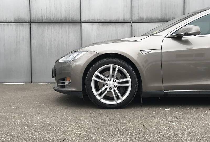 Tesla Model S 85D 2015