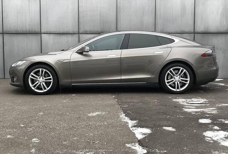 Tesla Model S 85D 2015