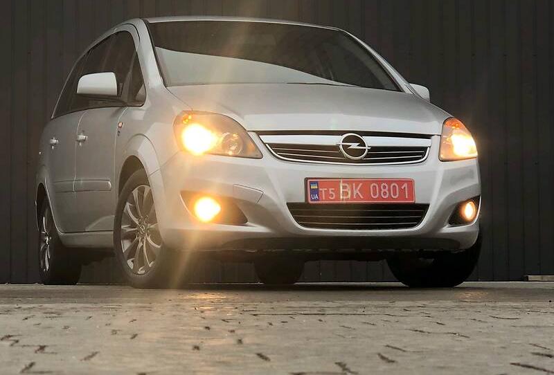 Opel Zafira B Cosmo Edition 2011