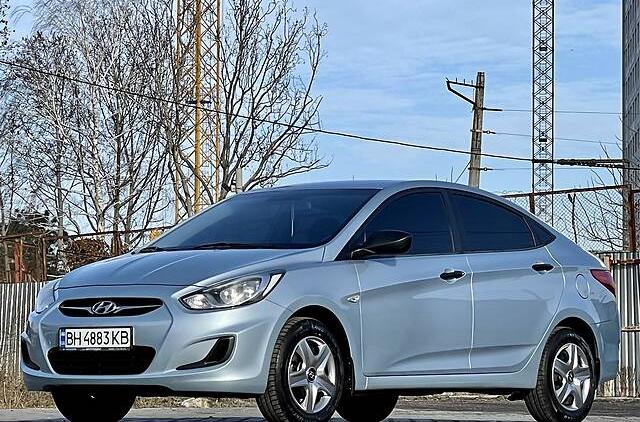 Hyundai Accent   2011