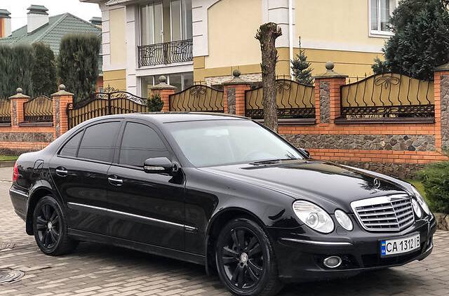 Mercedes-Benz E 300 official  2008