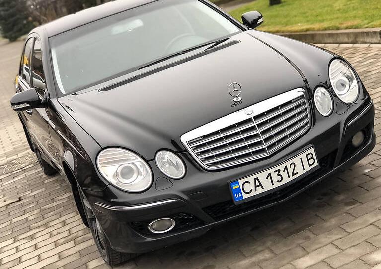 Mercedes-Benz E 300 official  2008