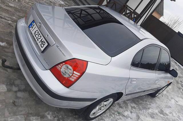 Hyundai Elantra   2011