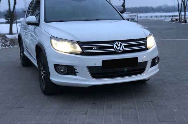 Volkswagen Tiguan   2015