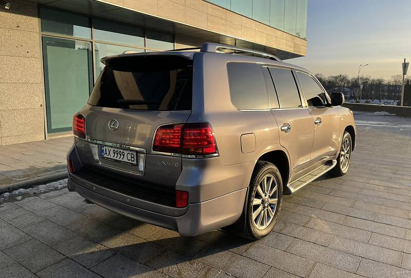 Lexus LX 570 Official   2010