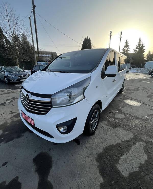 Opel Vivaro пасс. 2015