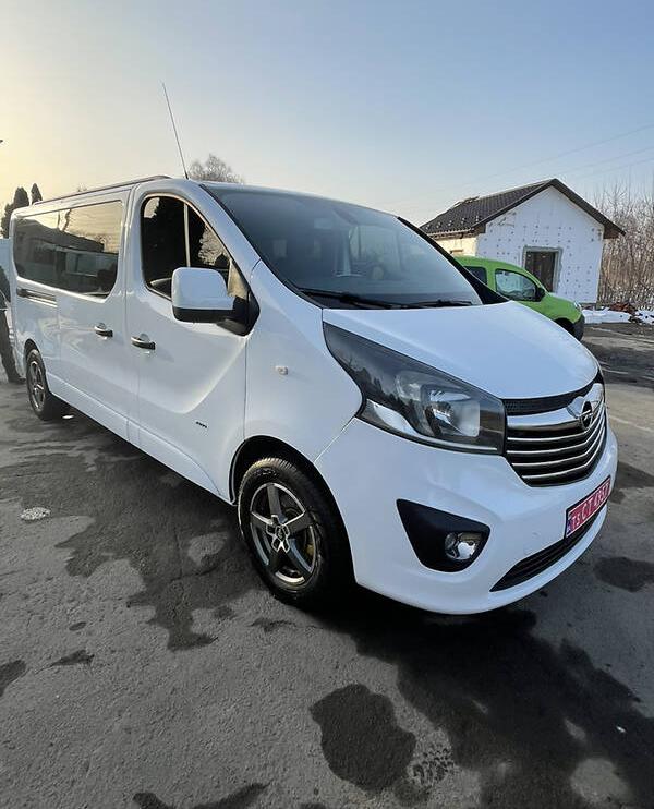 Opel Vivaro пасс. 2015