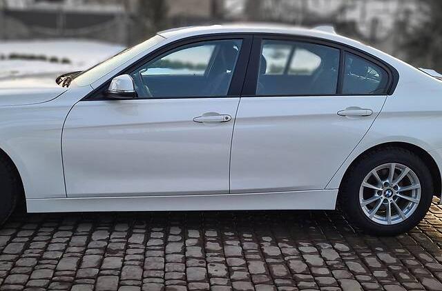 BMW 318 F30 Bi Xenon LED 2012