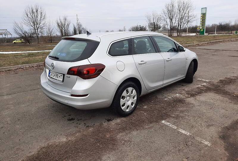 Opel Astra J 2011