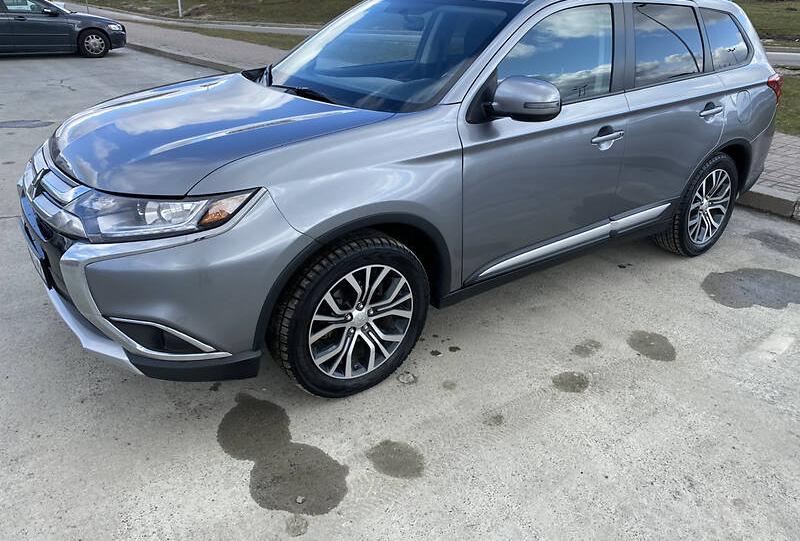 Mitsubishi Outlander SE 2016