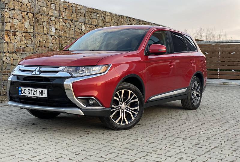 Mitsubishi Outlander SE  2015