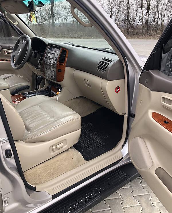 Toyota Land Cruiser 100 2004
