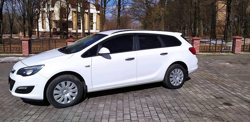 Opel Astra J sport tourer IDEAL 2013