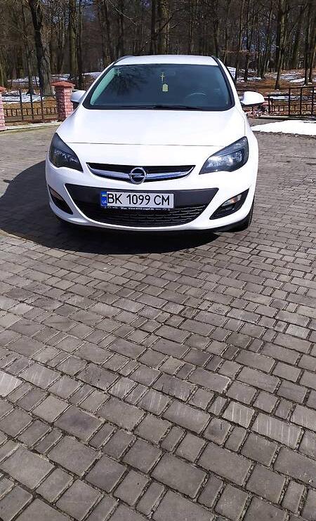 Opel Astra J sport tourer IDEAL 2013
