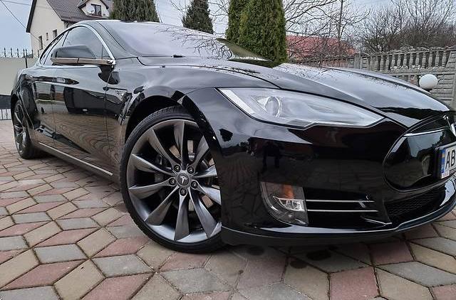 Tesla Model S 85P 2013