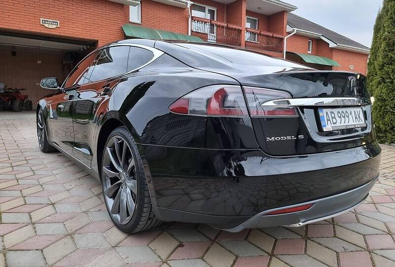 Tesla Model S 85P 2013