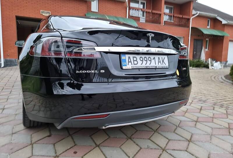 Tesla Model S 85P 2013