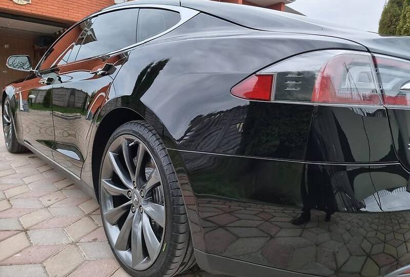 Tesla Model S 85P 2013