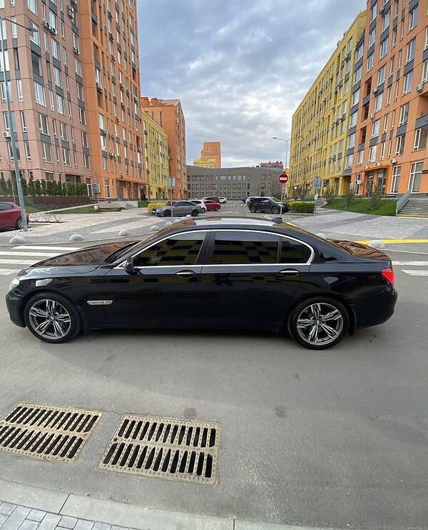 BMW 750 Long XDrive  2011