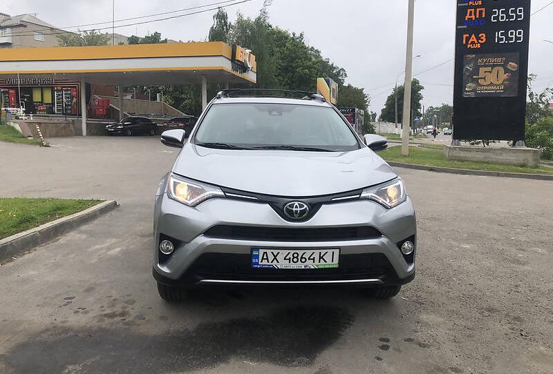 Toyota RAV4 XLE  2016