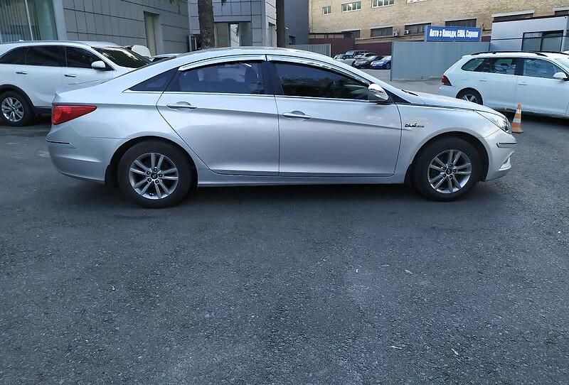 Hyundai Sonata   2012