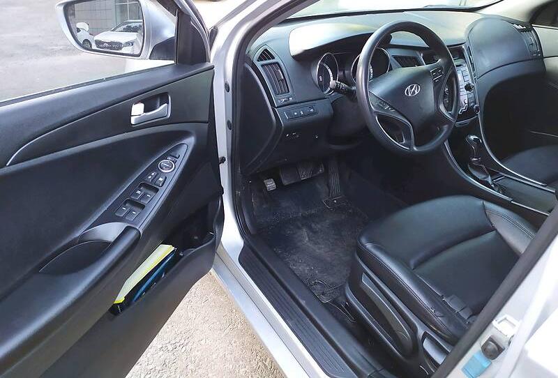 Hyundai Sonata   2012