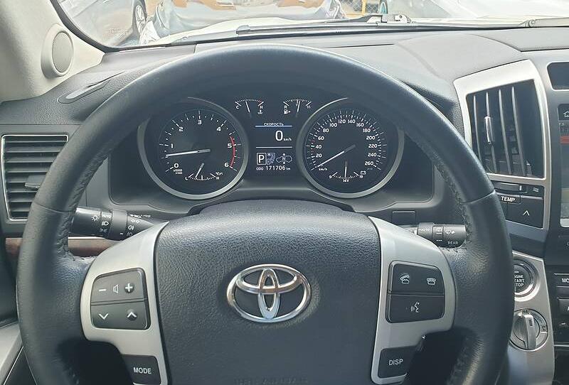 Toyota Land Cruiser 200 2013