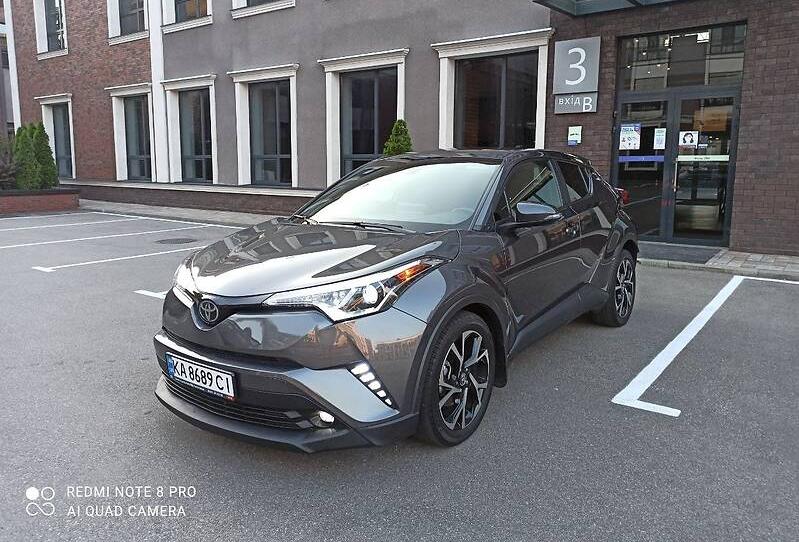 Toyota C-HR XLE 2019