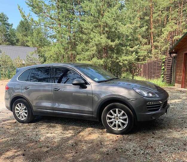 Porsche Cayenne Official 2012