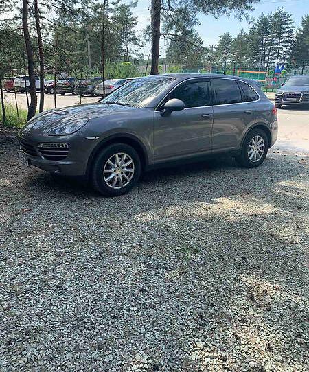 Porsche Cayenne Official 2012