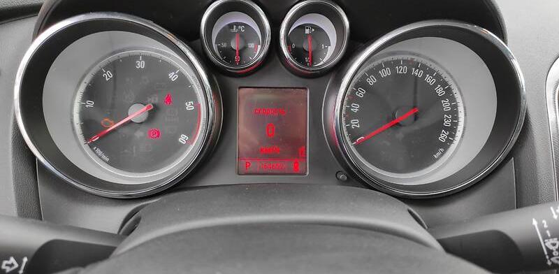 Opel Astra J 2011