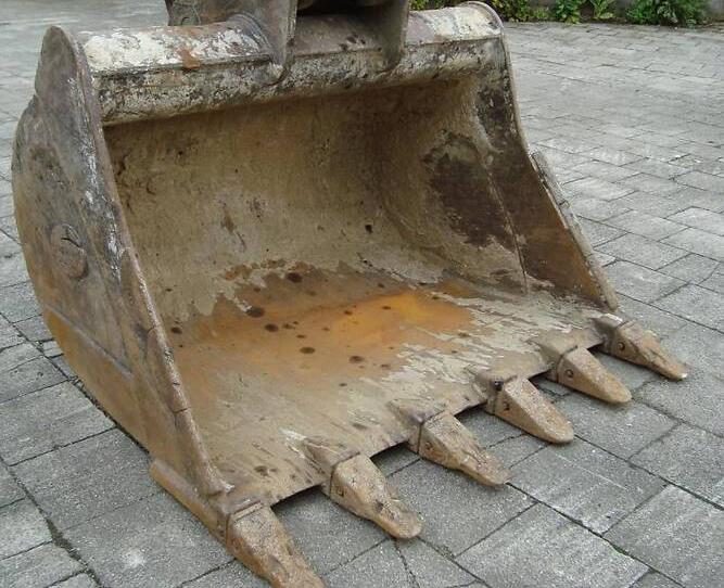 JCB JS 220  LC 2013