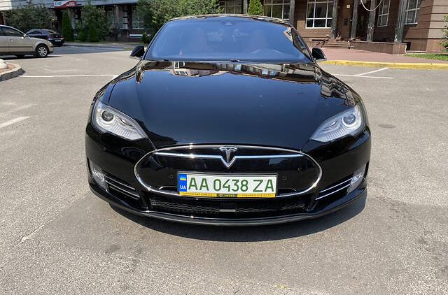 Tesla Model S 2015