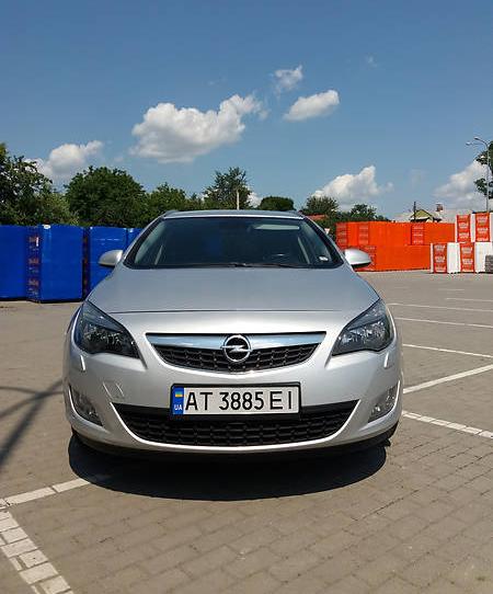 Opel Astra J Sports Tourer 2012