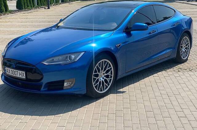 Tesla Model S 2015