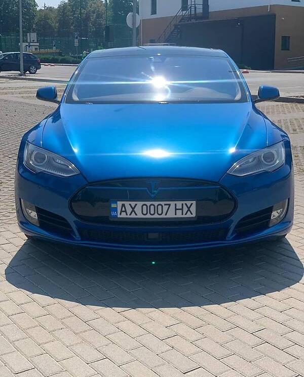 Tesla Model S 2015